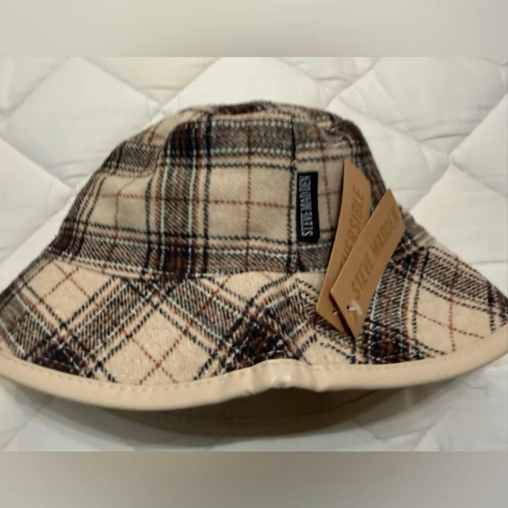 Steve Madden Reversible Plaid and Cream Bucket Hat NWT